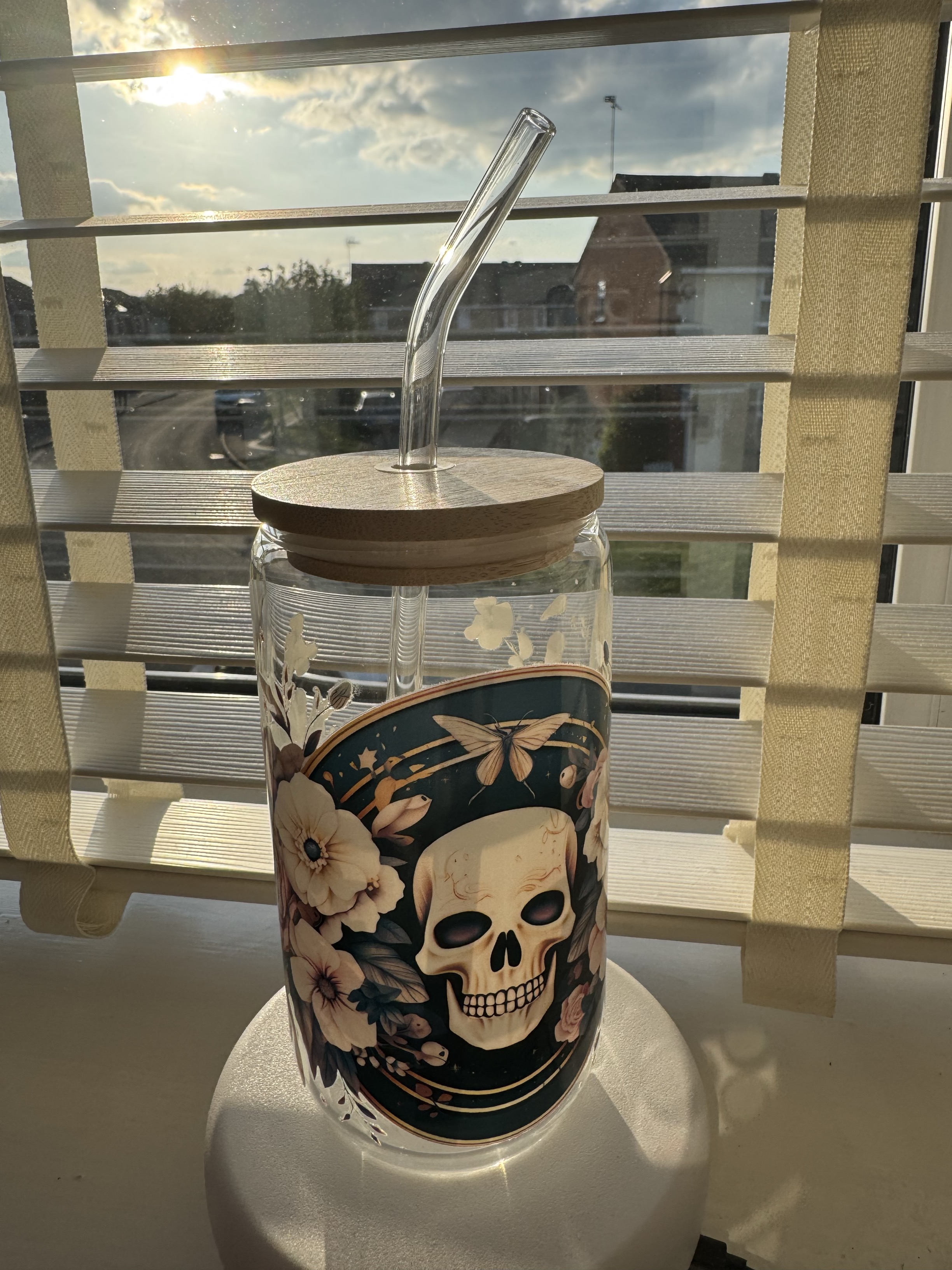 Flower skull design glass Tumbler. Can be personalised with any text on the lid.